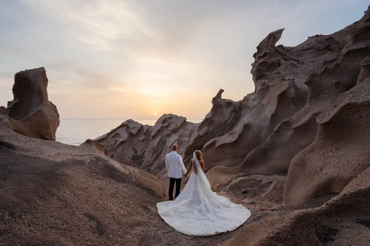DREAMODD | Santorini wedding photography: destination wedding venue in Vothonas 847 00, Greece