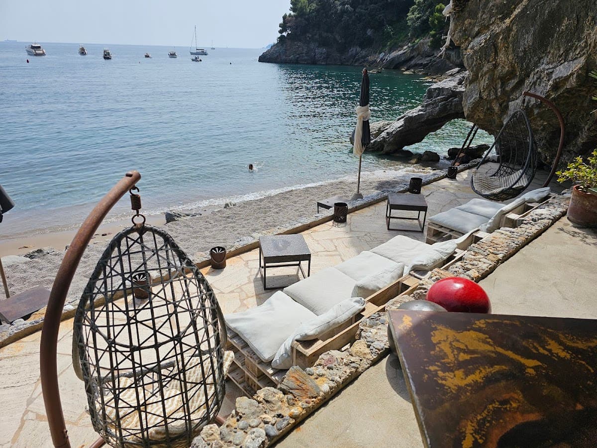 Eco del Mare Night & Day beachclub: destination wedding venue in 19032 Tellaro SP, Italy