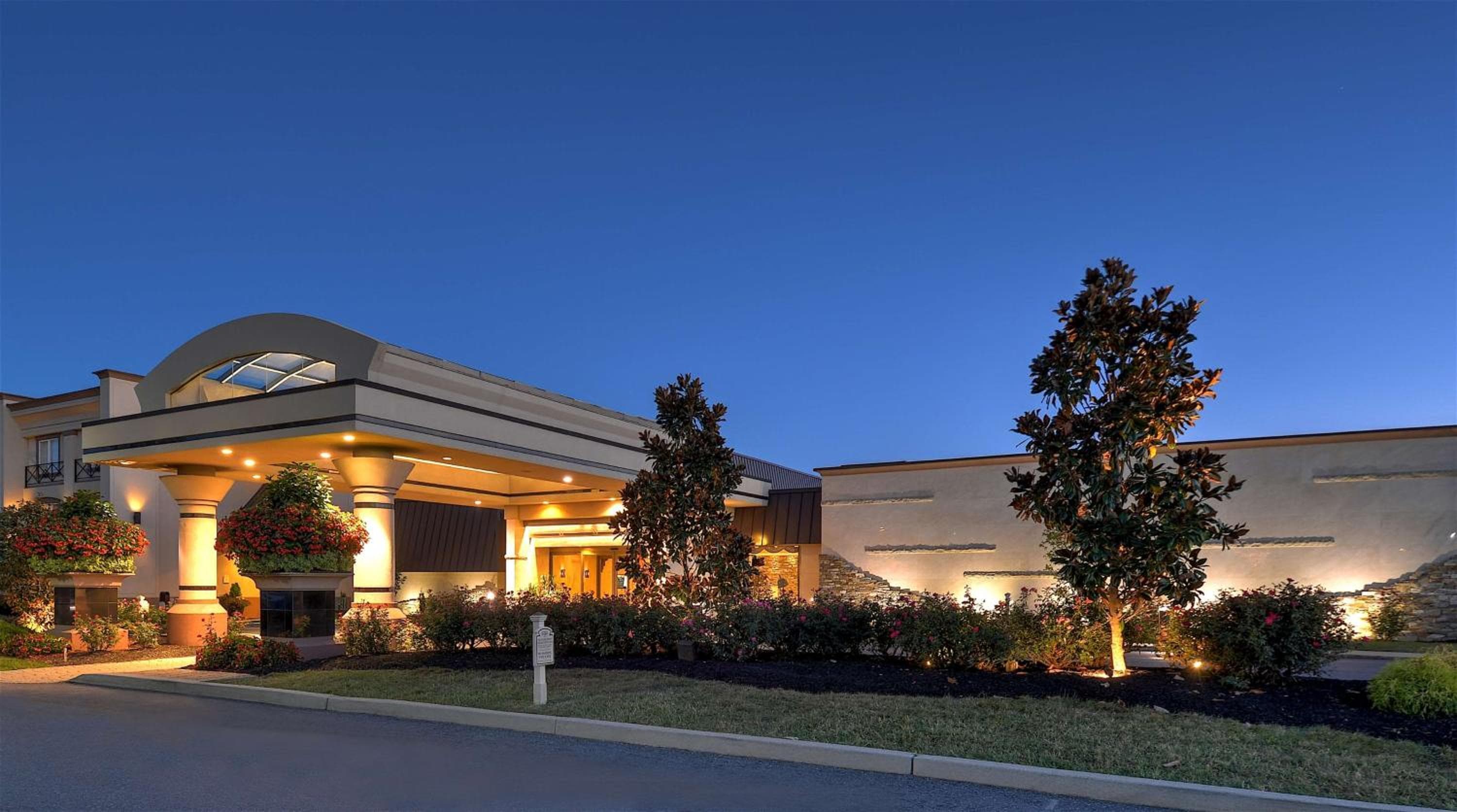 Eden Resort and Suites, BW Premier Collection, wedding venue in Lancaster, United States