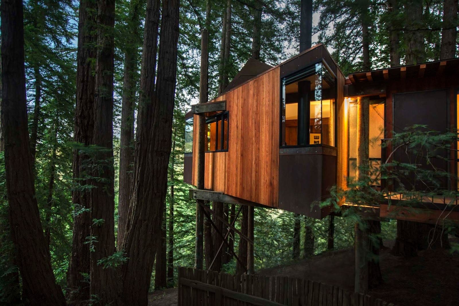 Post Ranch Inn rooms on the ridge above the Pacific at Big Sur