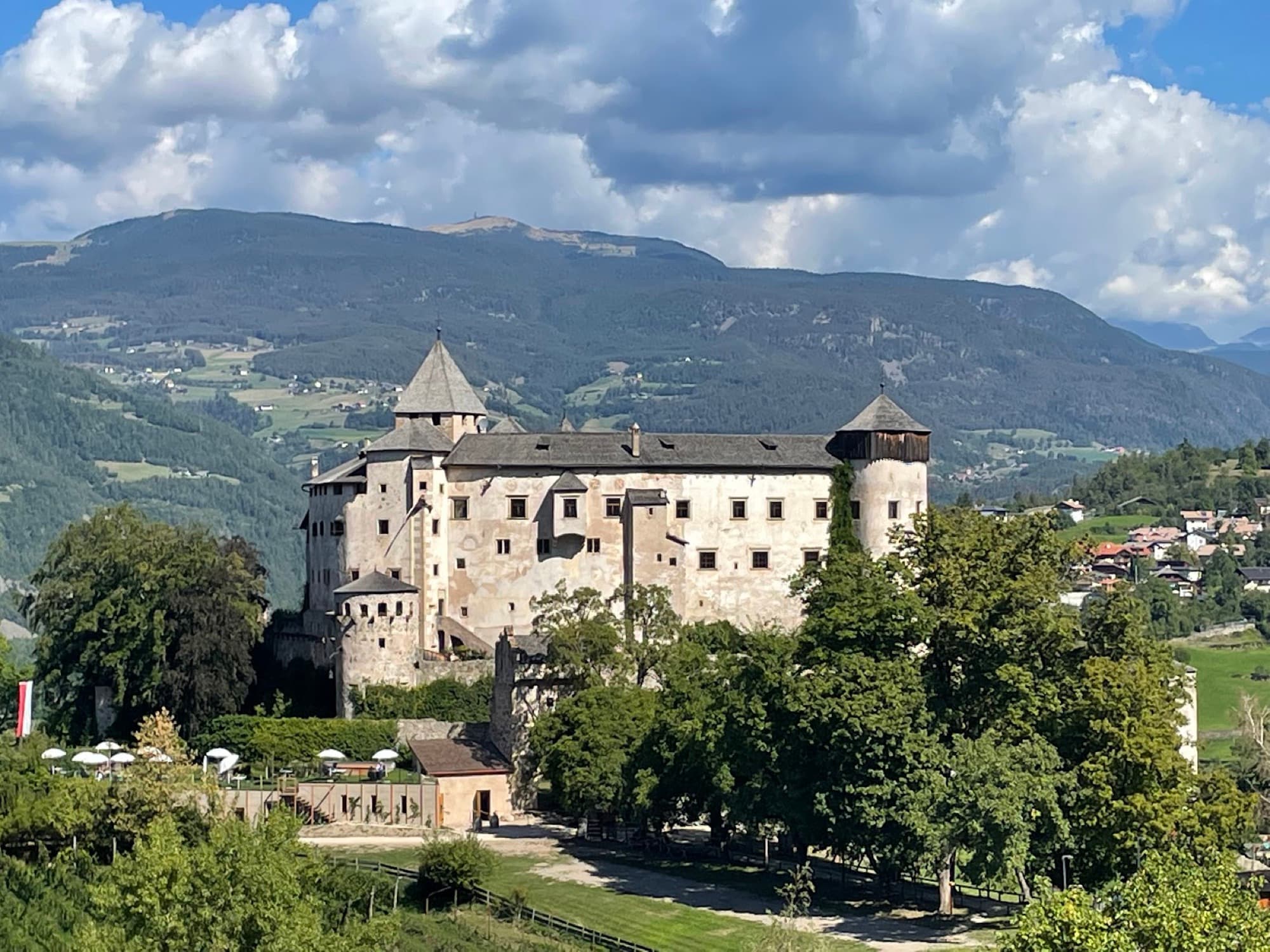 Schloss Prösels beneath the Schlern massif