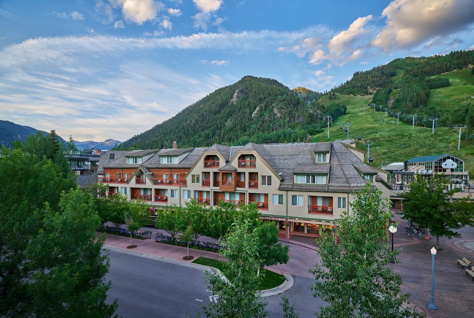 The Little Nell at the base of Aspen Mountain with the Silver Queen gondola above