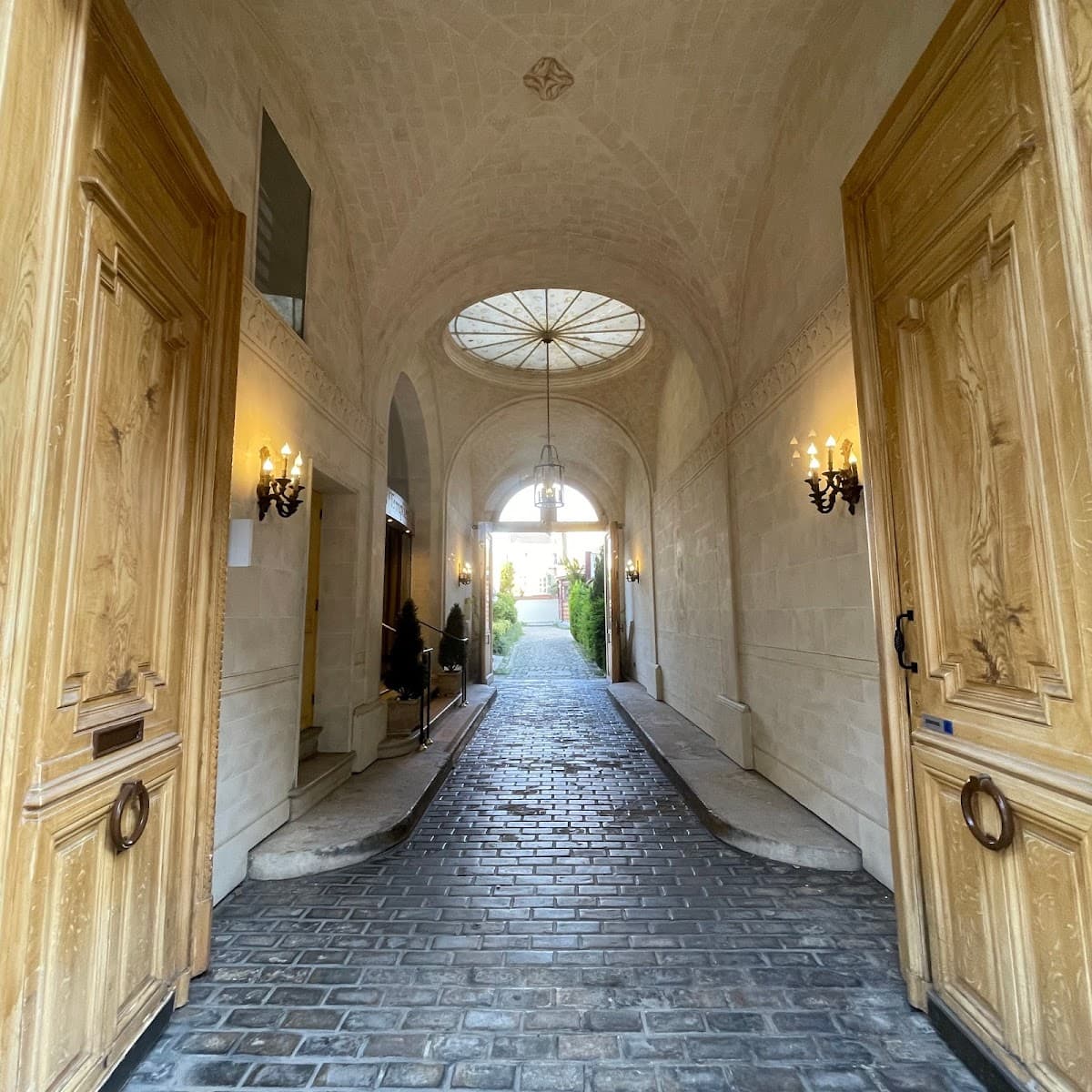 Grand Hôtel des Templiers: destination wedding venue in 51100 Reims, France