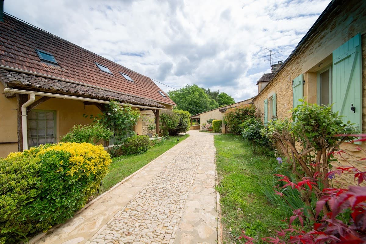 Hôtel de La Ferme Lamy — destination wedding venue in 24220 Meyrals, France