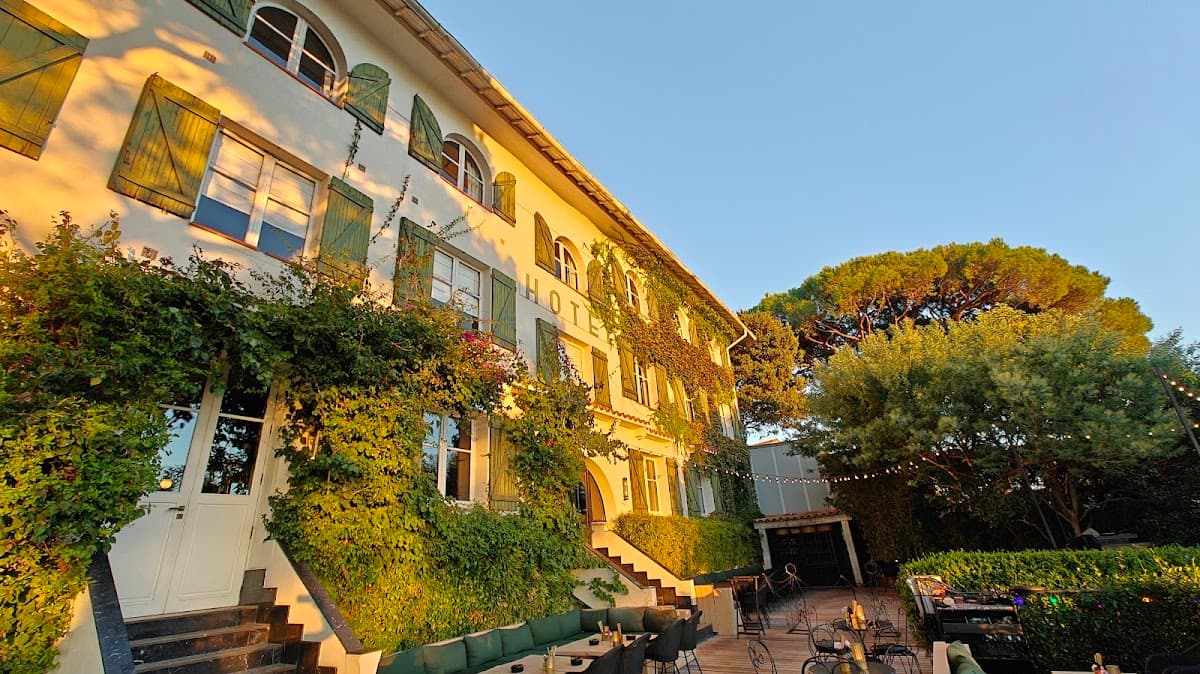 Hôtel Ermitage: destination wedding venue in 83990 Saint-Tropez, France