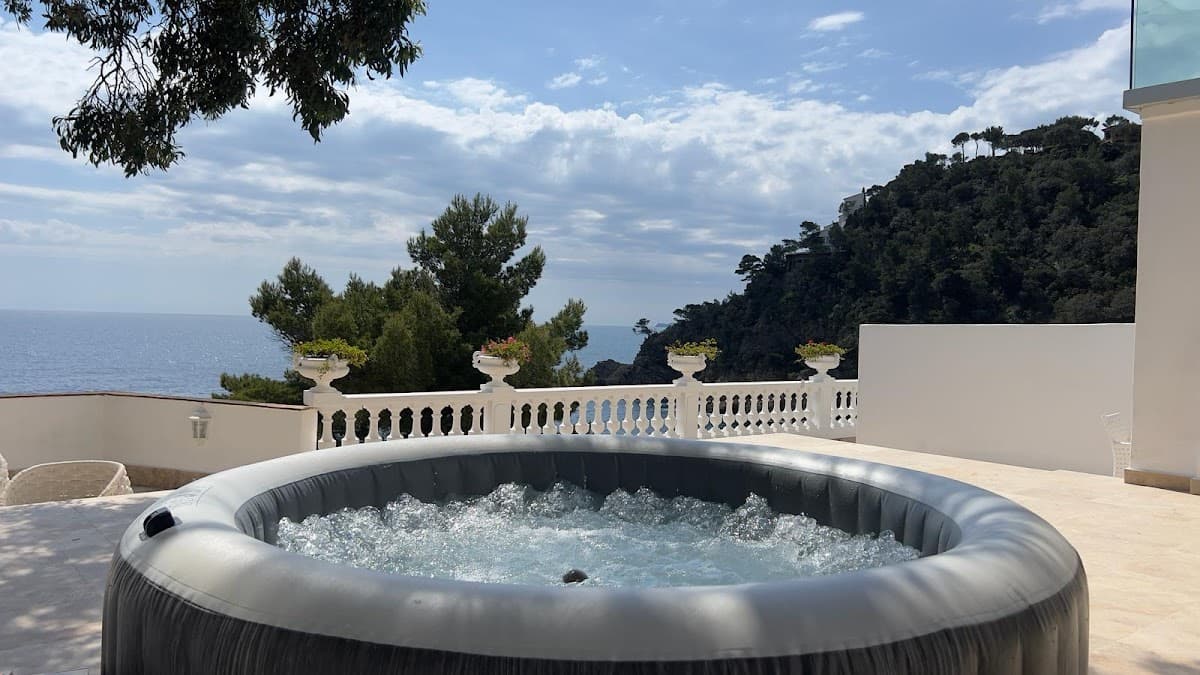 Hôtel La Calanque: destination wedding venue in 83240 Cavalaire-sur-Mer, France
