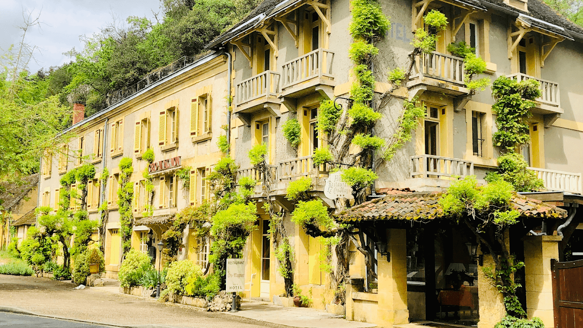 Hôtel Le Cro-Magnon: destination wedding venue in 24620 Les Eyzies, France