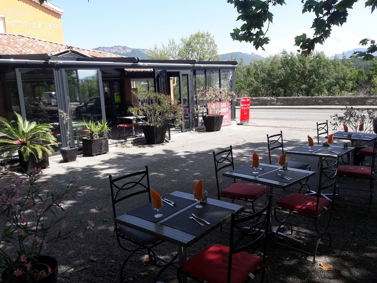 Hôtel Le Mistral — destination wedding venue in 04200 Peipin, France