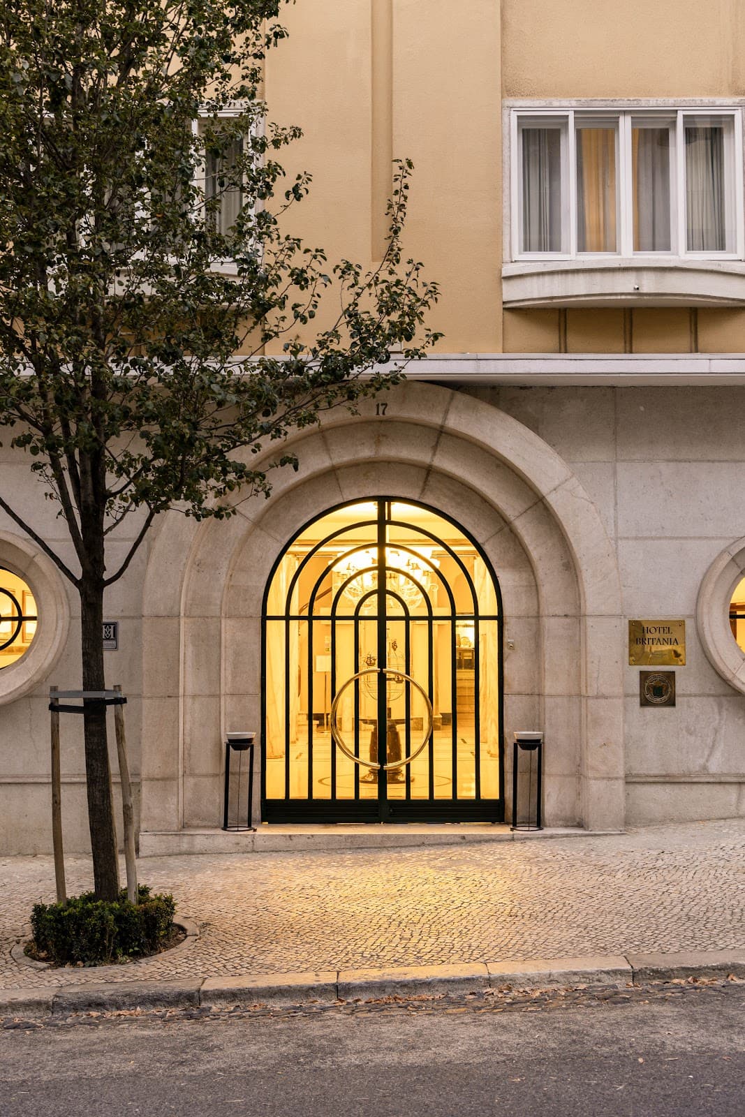 Hotel Britania Art Deco Lisboa — destination wedding venue in 1150-278 Lisboa, Portugal