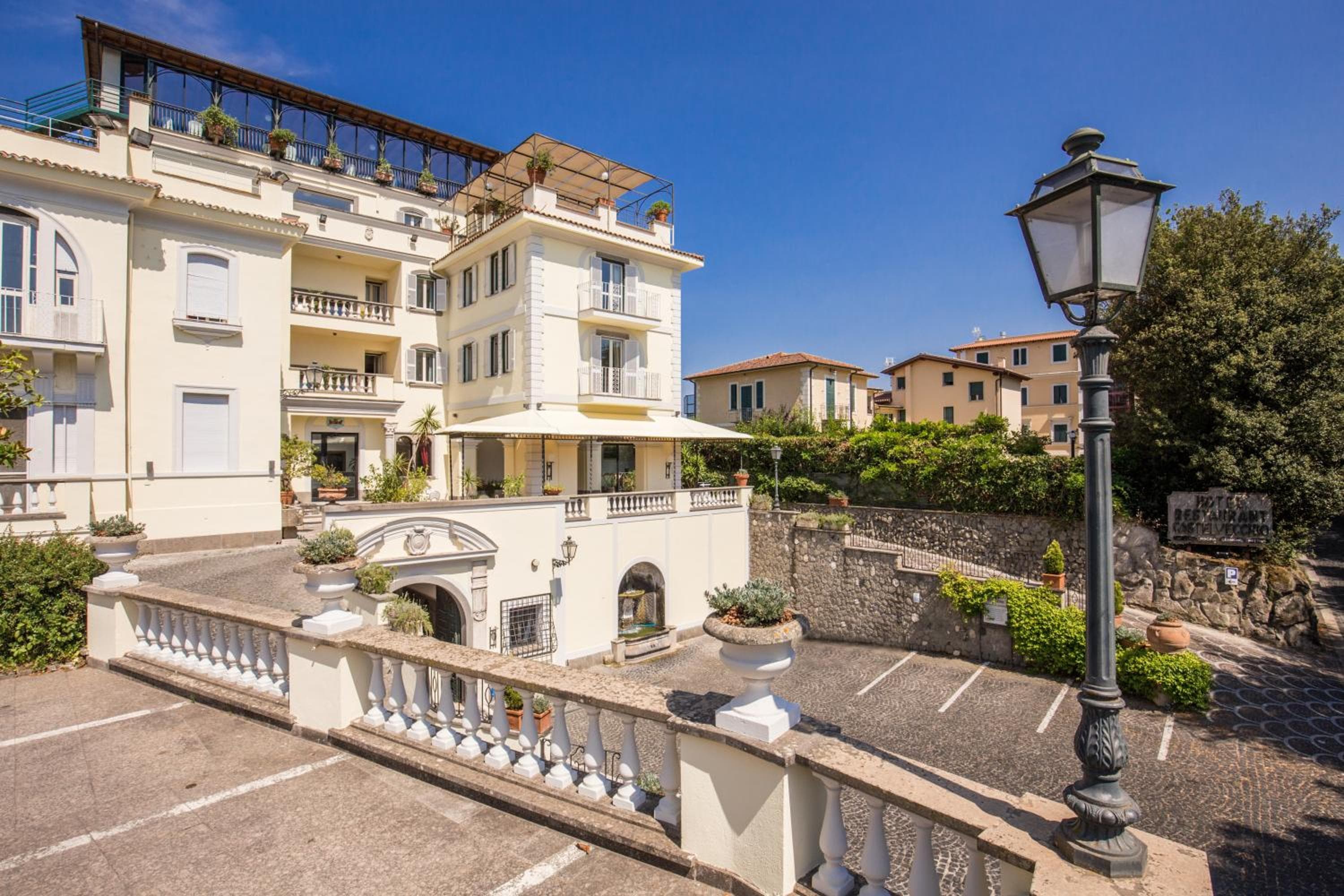 Hotel Castel Vecchio, wedding venue in Castel Gandolfo, Italy