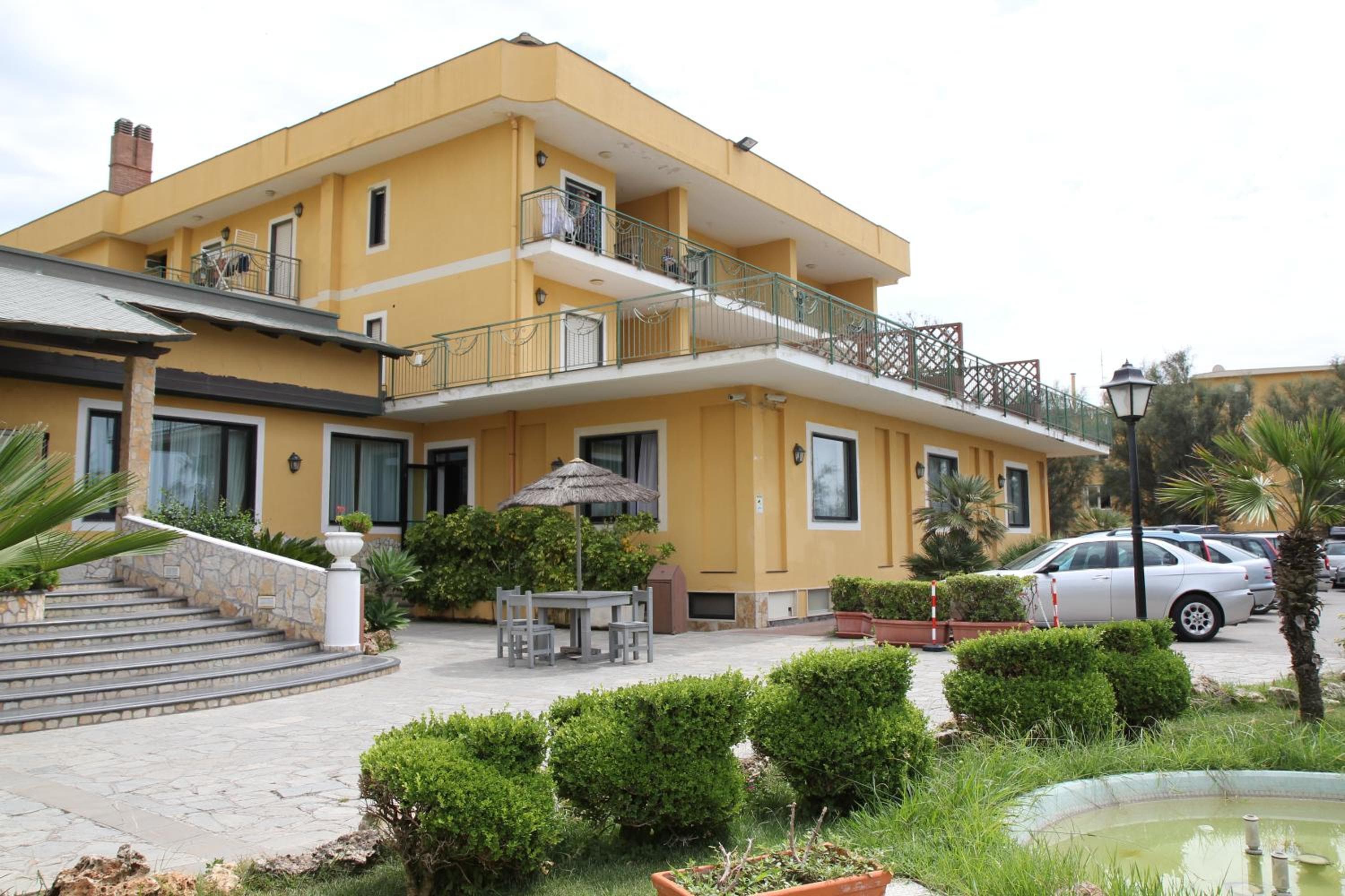 Hotel Club Sabbiadoro, wedding venue in Lago, Italy