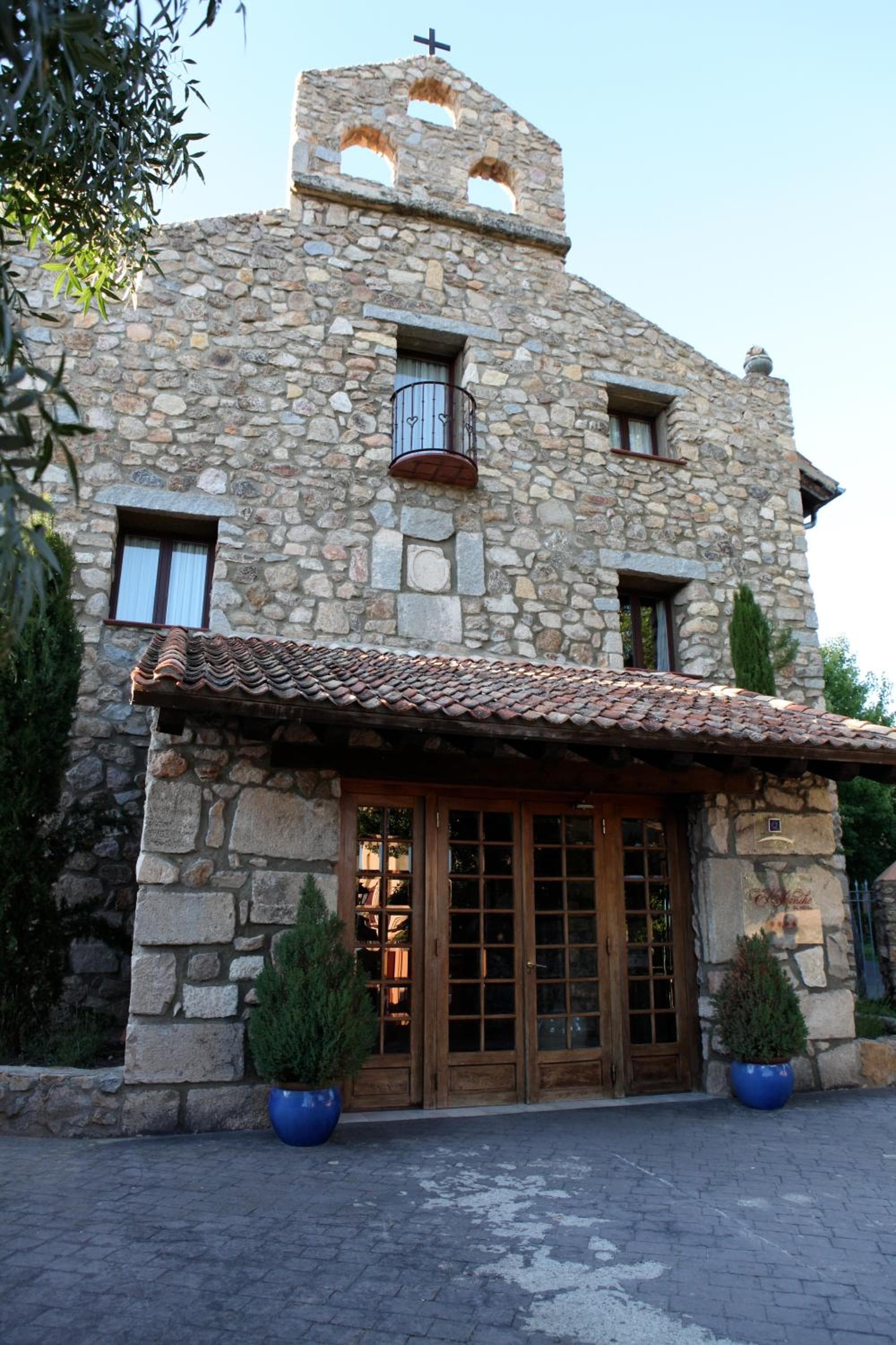 Hotel El Rancho, wedding venue in Torrecaballeros, Spain