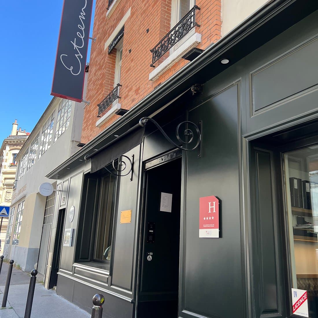 Hotel Esteem Tour Eiffel — destination wedding venue in 75015 Paris, France