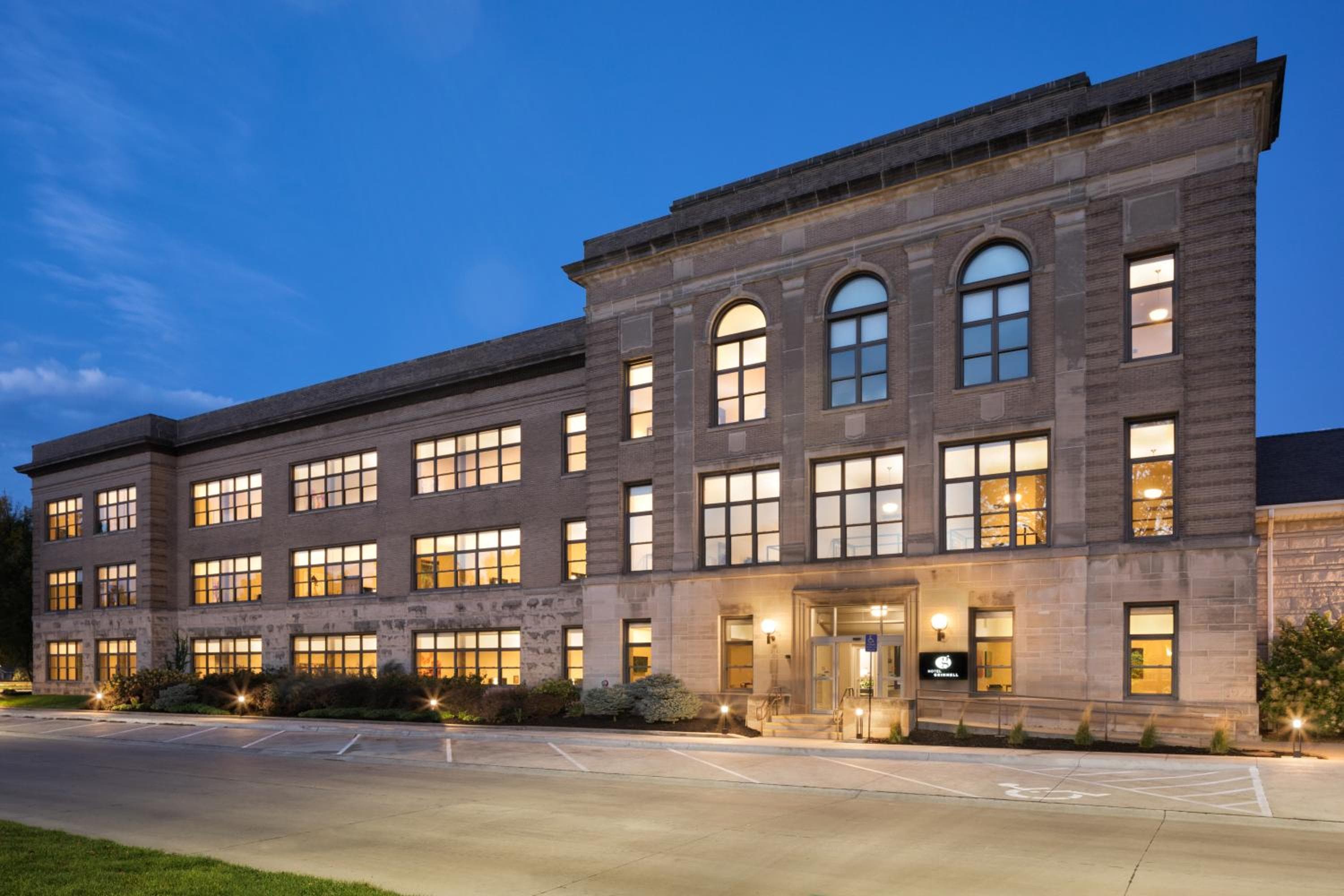 Hotel Grinnell, Ascend Hotel Collection, wedding venue in Grinnell, United States