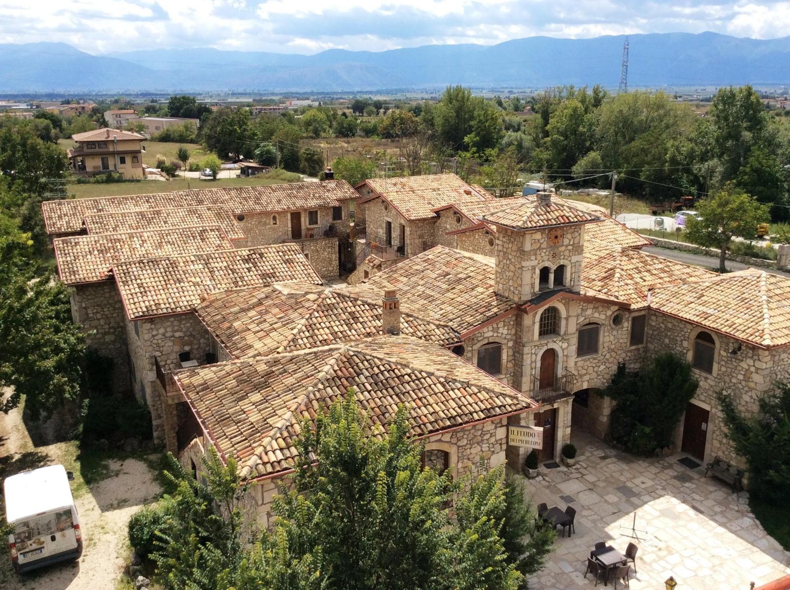 Hotel Il Feudo Dei Pierleoni, wedding venue in Aielli, Italy