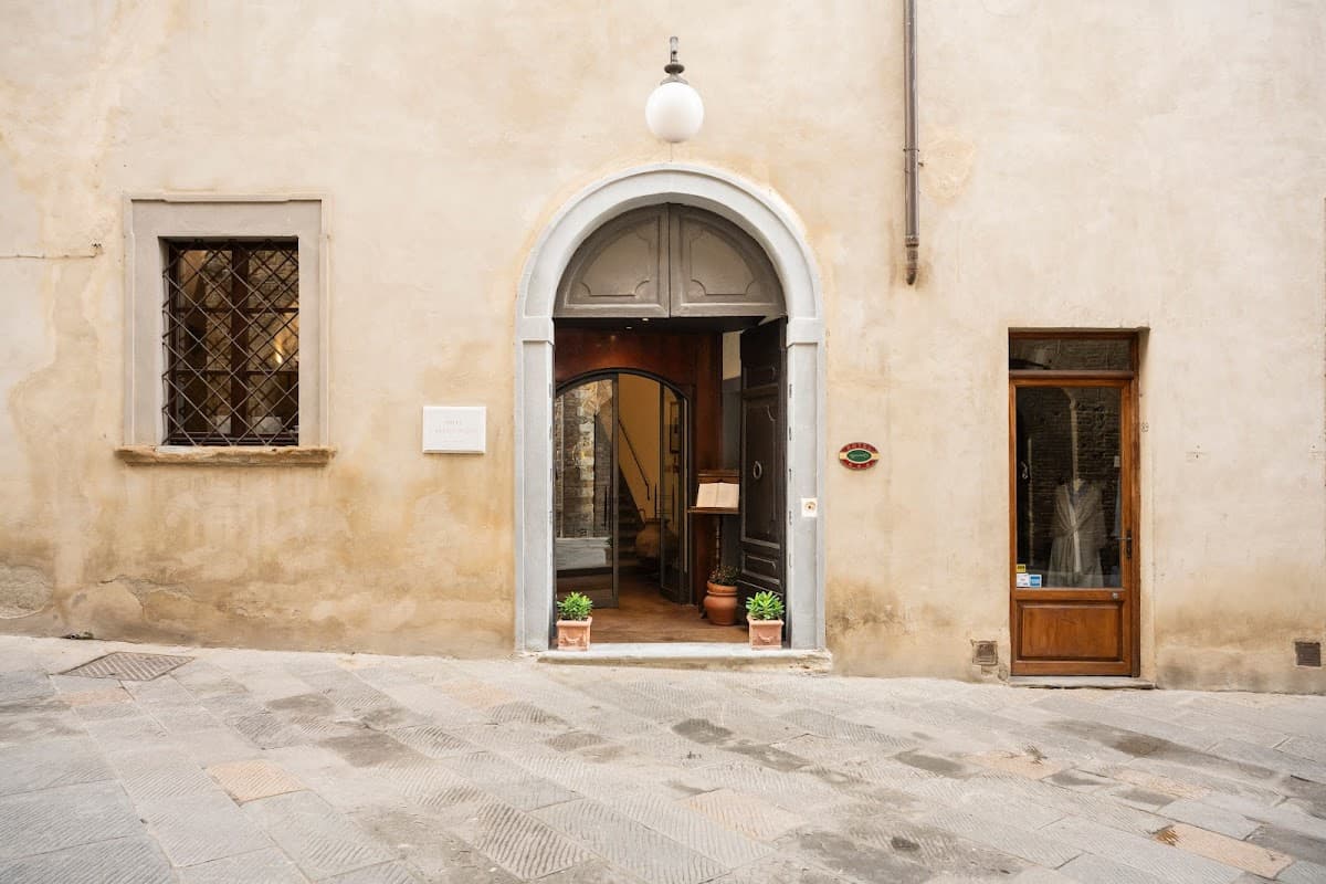 Hotel L 'Antico Pozzo: destination wedding venue in 53037 San Gimignano SI, Italy