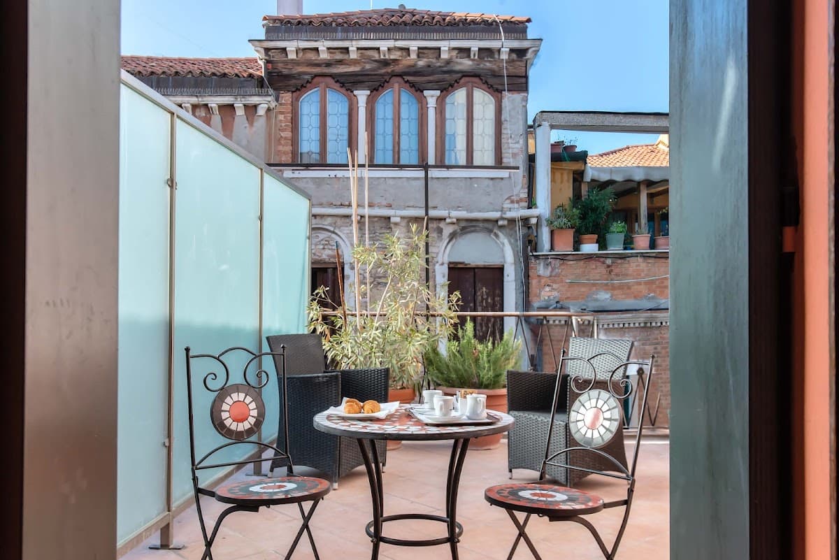 Hotel La Fenice et Des Artistes — destination wedding venue in 30124 Venezia VE, Italy