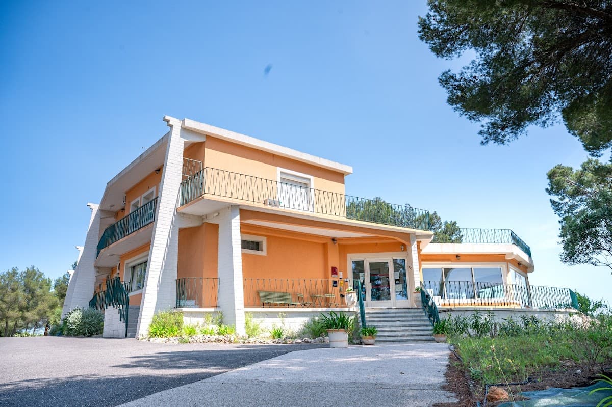 Hotel Les Rocailles — destination wedding venue in 34530 Montagnac, France