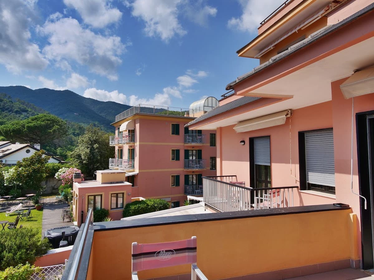 Hotel Mondial Moneglia: destination wedding venue in 16030 Moneglia GE, Italy
