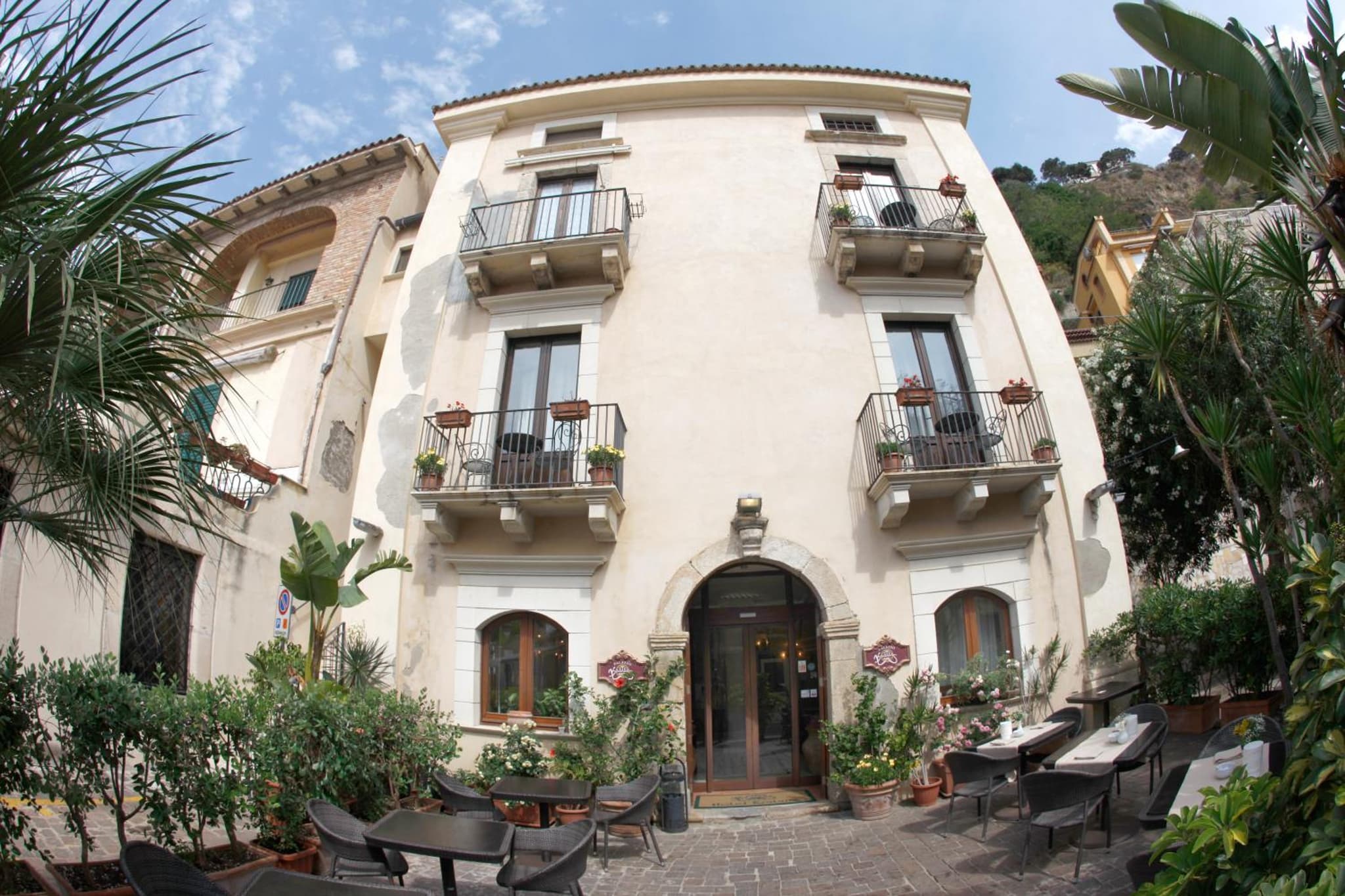 Hotel Palazzo Krataiis, wedding venue in Scilla, Italy