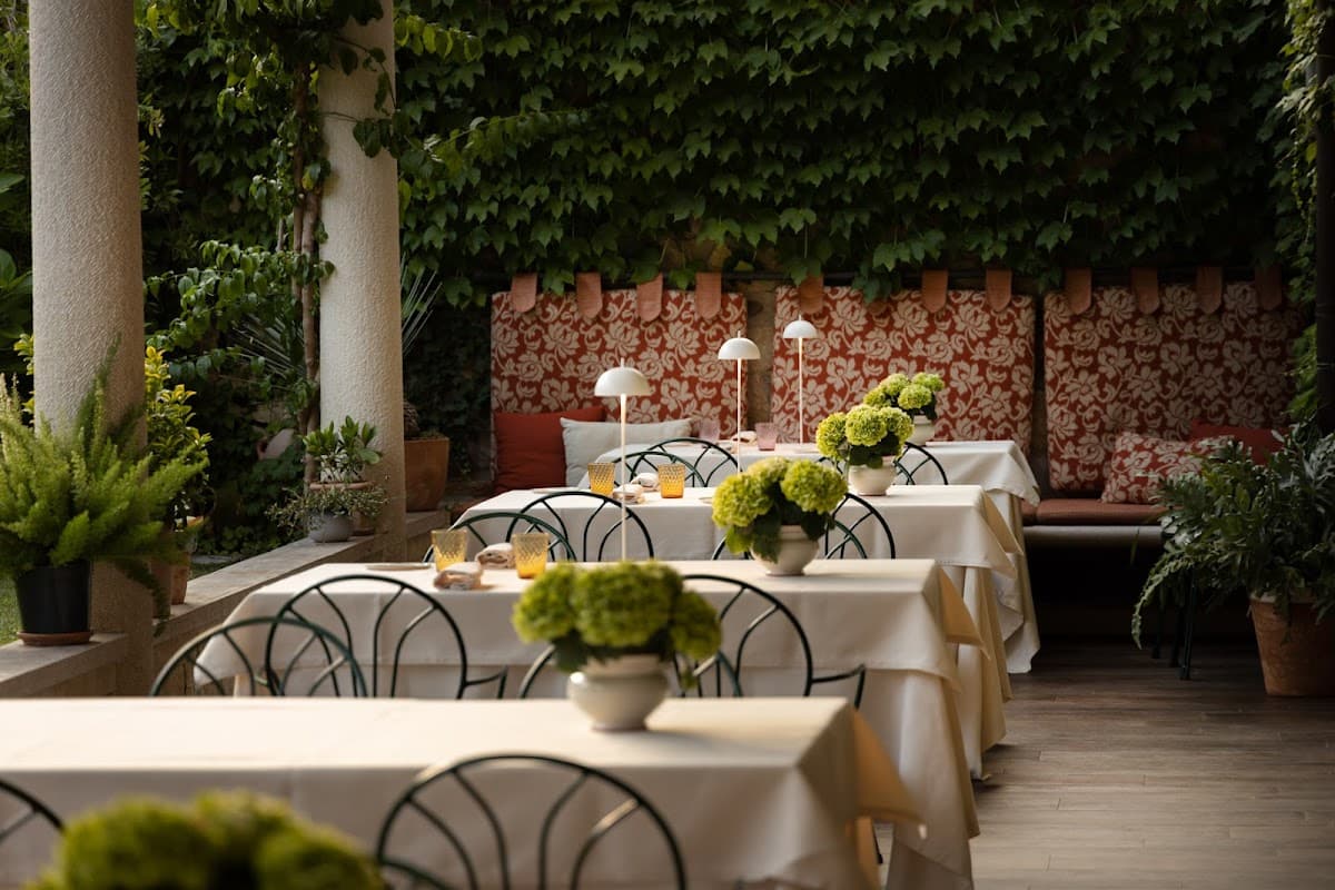 Hotel Regina Adelaide — destination wedding venue in 37016 Garda VR, Italy