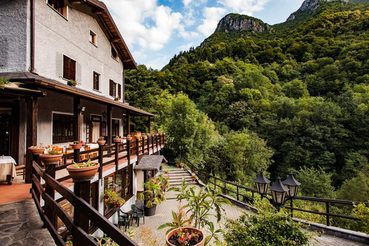 Hotel Ristorante Al Verde: destination wedding venue in 23826 Mandello del Lario LC, Italy