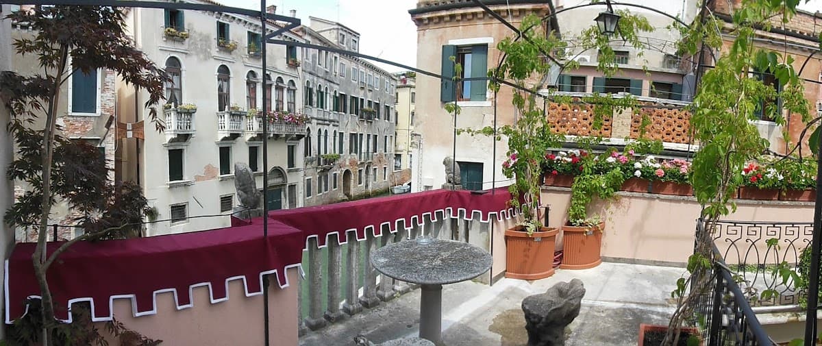 Hotel Sant’Antonin: destination wedding venue in 30122 Venezia VE, Italy