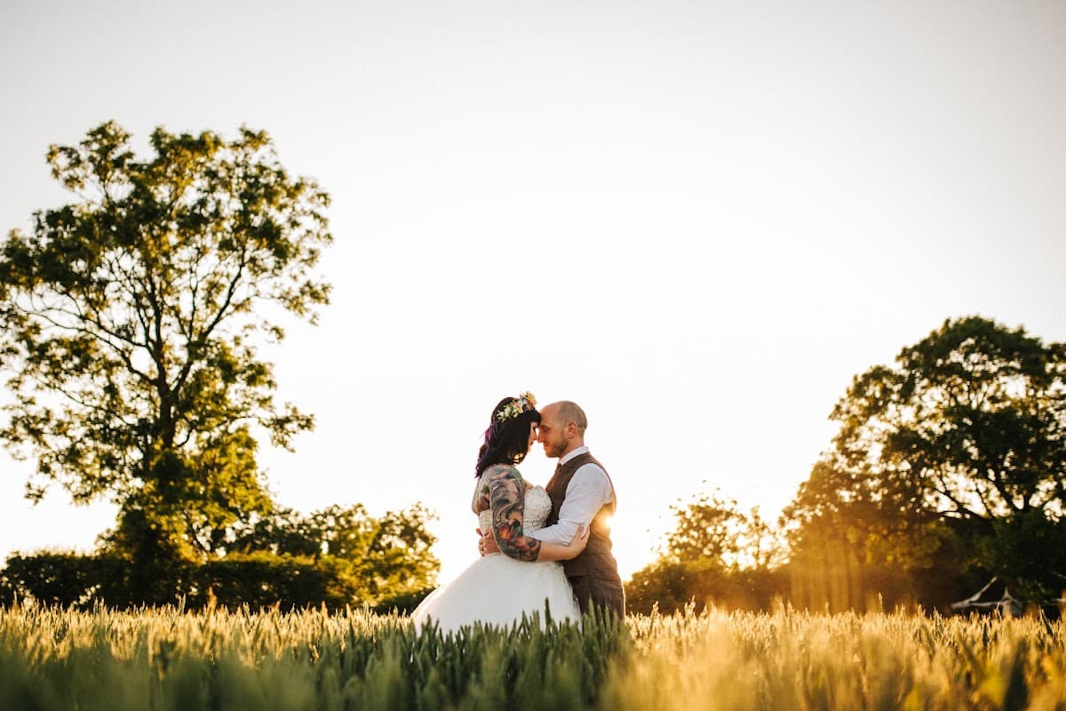 Huntsmill Farm Weddings: destination wedding venue in Buckingham MK18 5ND, UK