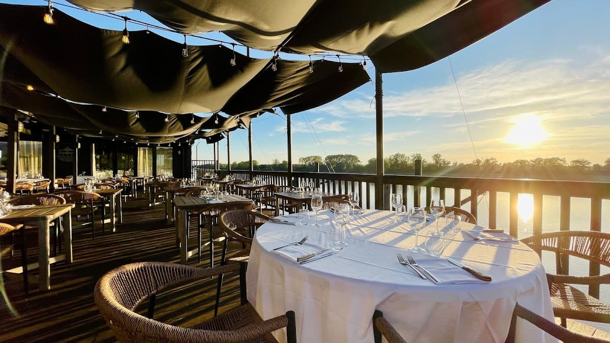 La Maison Du Fleuve: destination wedding venue in 33360 Camblanes-et-Meynac, France