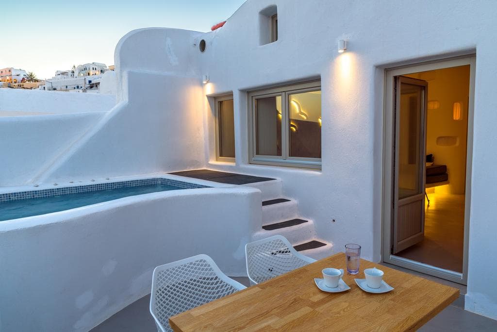 La Perla Villas and Suites: destination wedding venue in Oia 847 02, Greece