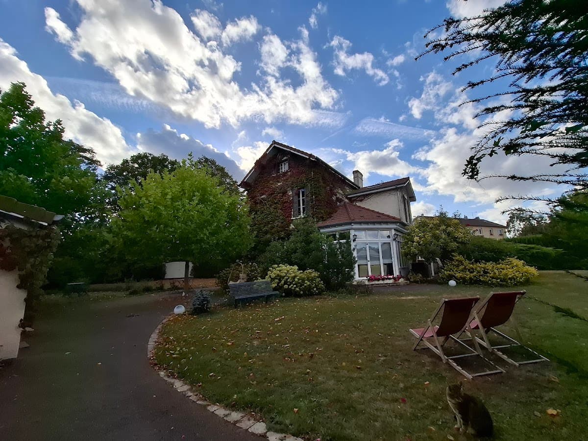 La Ressourçante - Guest House - Grand Reims: destination wedding venue in 51500 Puisieulx, France