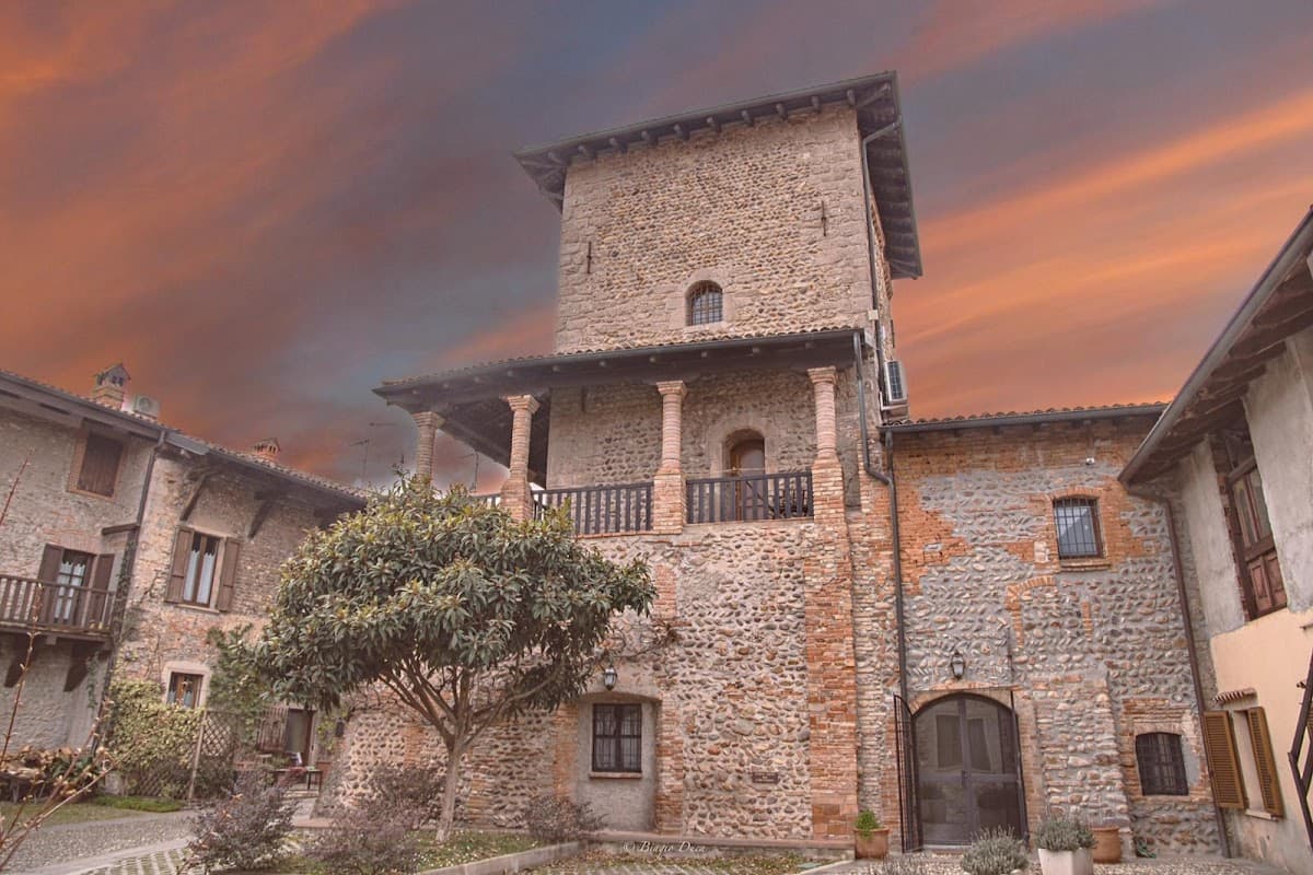 La Torre Medioevale di Trotolo Rossella: destination wedding venue in 24040 Marne BG, Italy