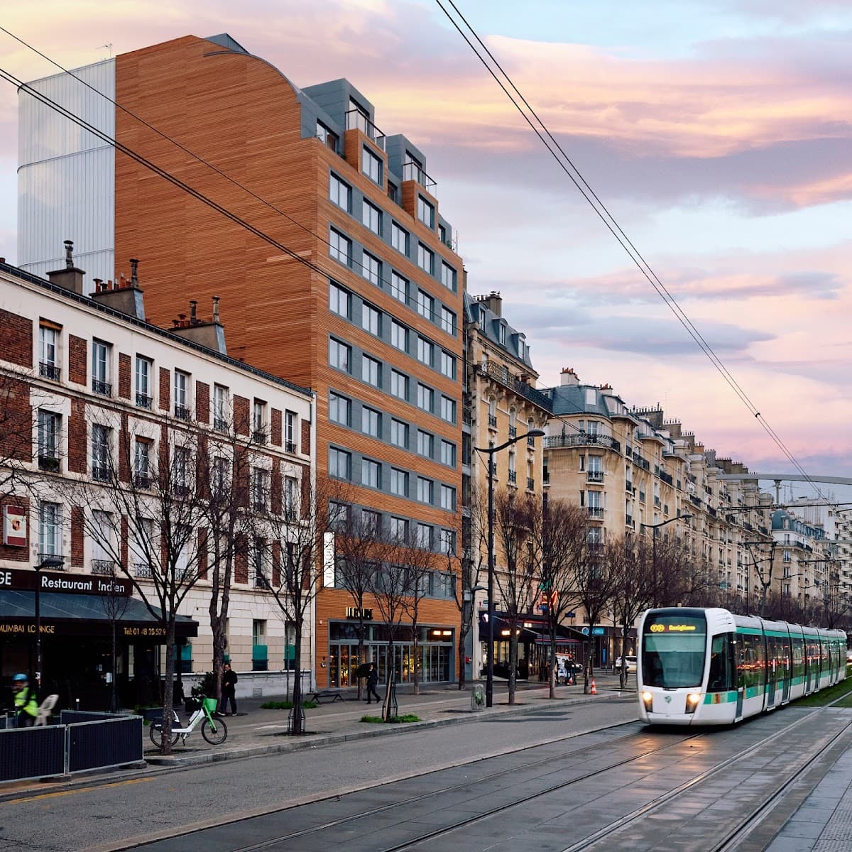 Le Bellune Bar Hotel & Spa Paris: destination wedding venue in 75015 Paris, France