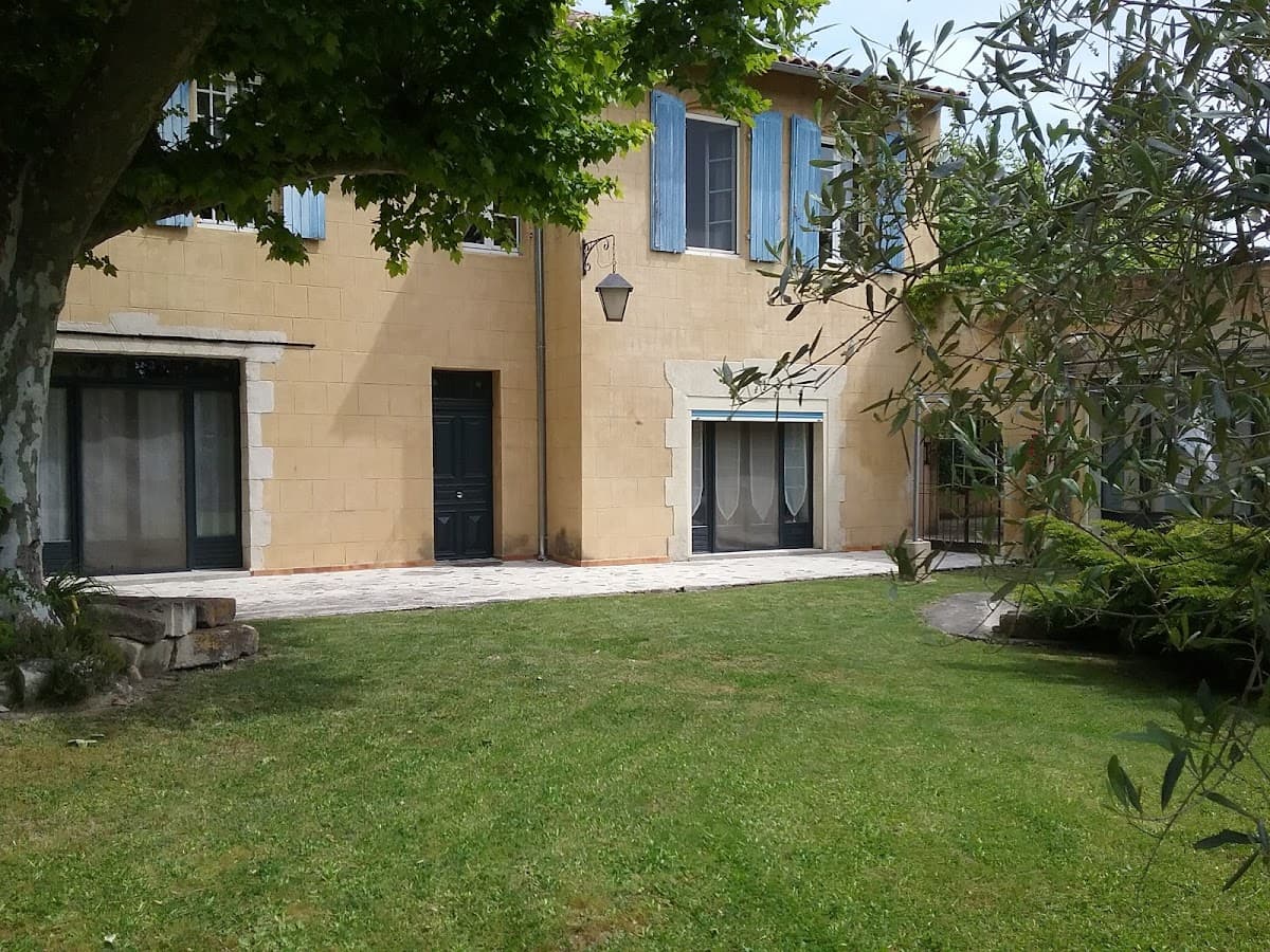 Le Clos Saint Pierre de Fraisse: destination wedding venue in 84140 Avignon, France