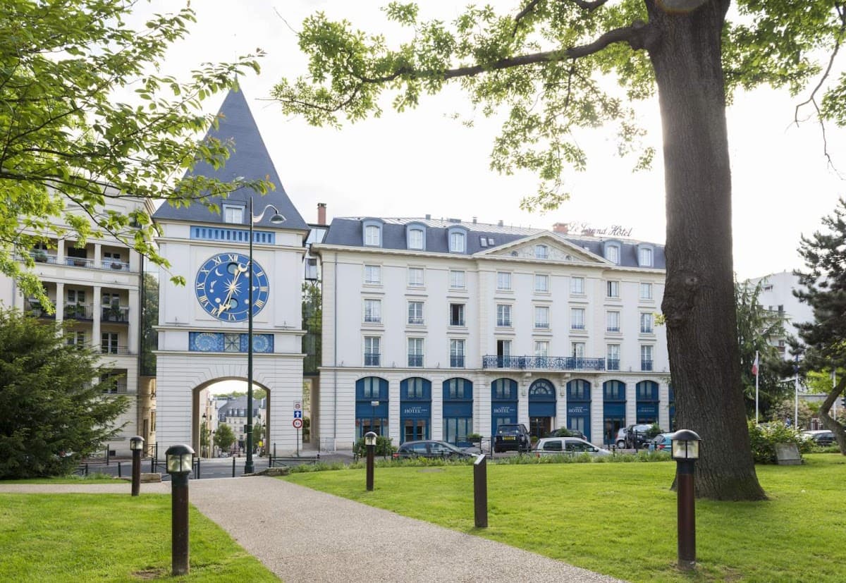 Le Grand Hôtel du Plessis-Robinson: destination wedding venue in 92350 Le Plessis-Robinson, France