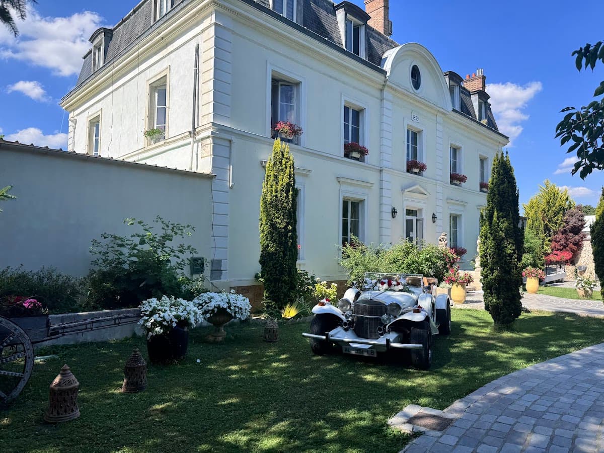 Le Manoir des Cygnes: destination wedding venue in 91830 Le Coudray-Montceaux, France