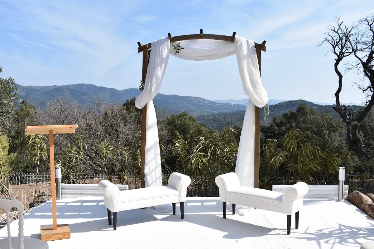 Le Mas Des Bartavelles: destination wedding venue in 83600 Fréjus, France