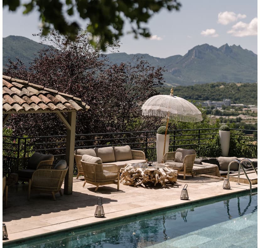Le Mas Des Cinq Fontaines: destination wedding venue in 04200 Sisteron, France
