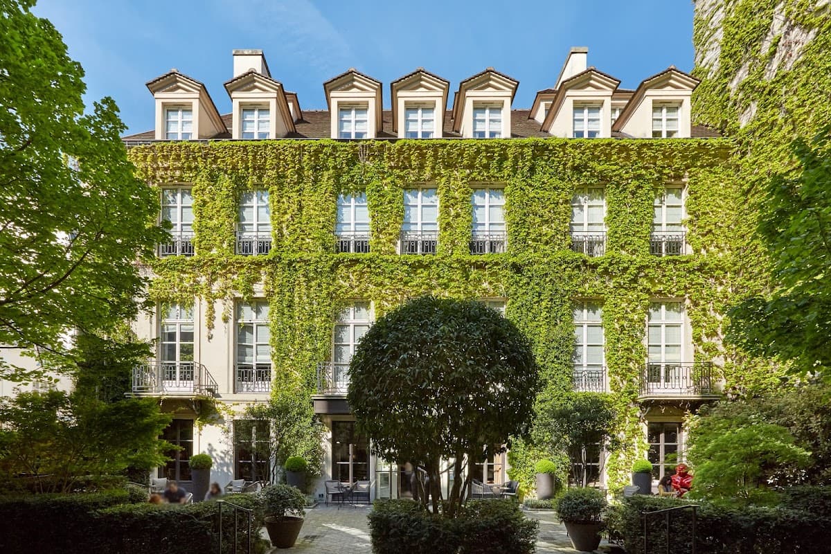 Le Pavillon de la Reine: destination wedding venue in 75003 Paris, France