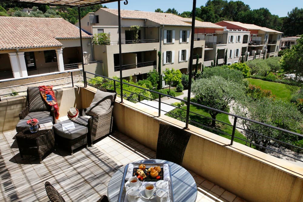 Les Mas Du Grand Vallon: destination wedding venue in 06250 Mougins, France