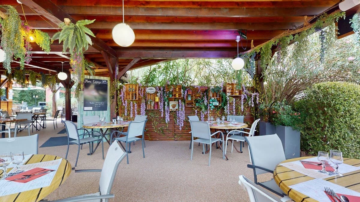 Les Pins Blancs En Provence: destination wedding venue in 83490 Le Muy, France