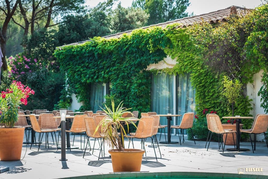 Les Salons du Mirapier — destination wedding venue in 13250 Cornillon-Confoux, France