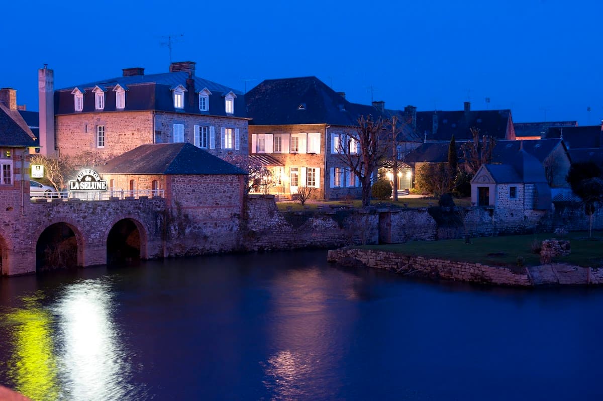 Logis Hôtel Auberge de la Sélune — destination wedding venue in 50220 Ducey-Les Chéris, France