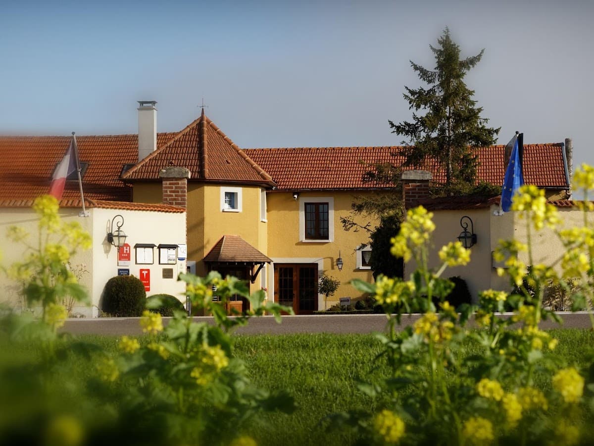Logis Hôtel Auberge des Moissons: destination wedding venue in 51510 Matougues, France