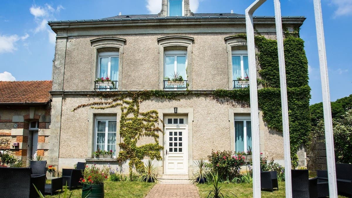 Logis Hôtel de la Mère Hamard: destination wedding venue in 37360 Semblançay, France
