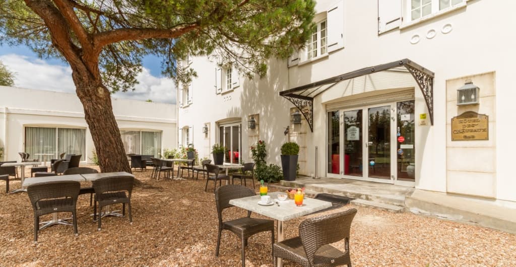 Logis Hôtel des Châteaux: destination wedding venue in 37190 Azay-le-Rideau, France