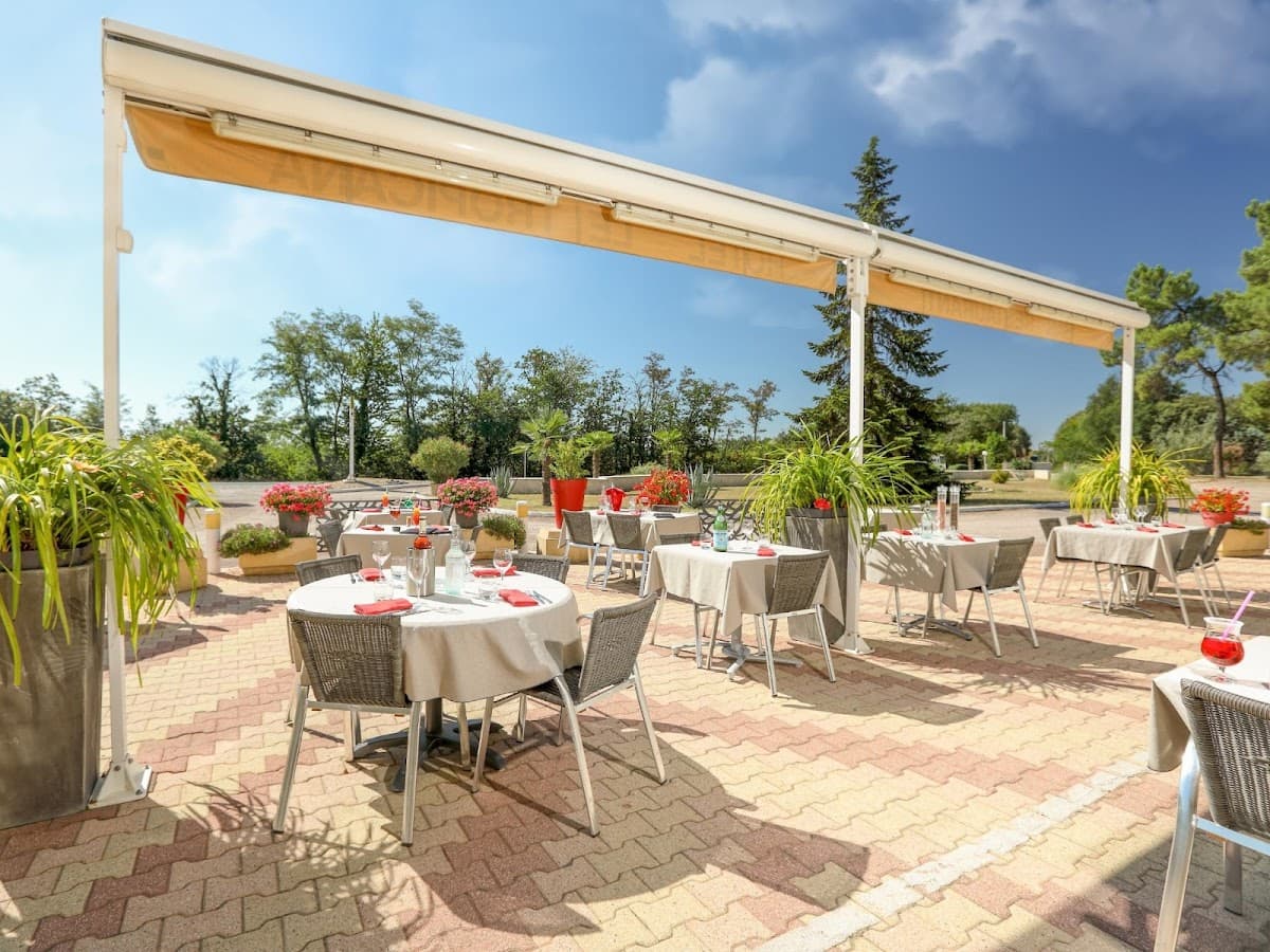 Logis Hôtel le Tropicana — destination wedding venue in 24140 Douville, France