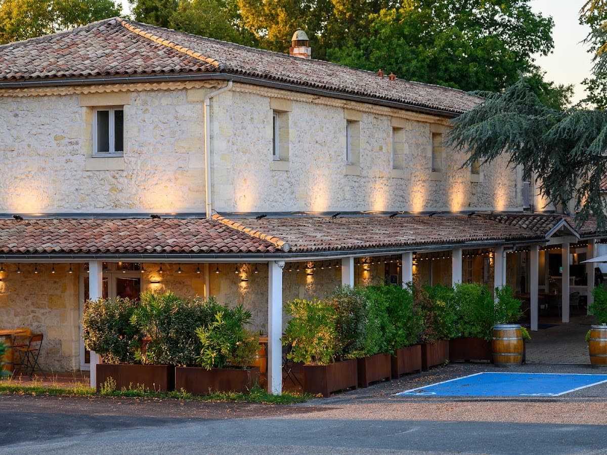 Logis Hôtel Pey la Tour: destination wedding venue in 33370 Sallebœuf, France