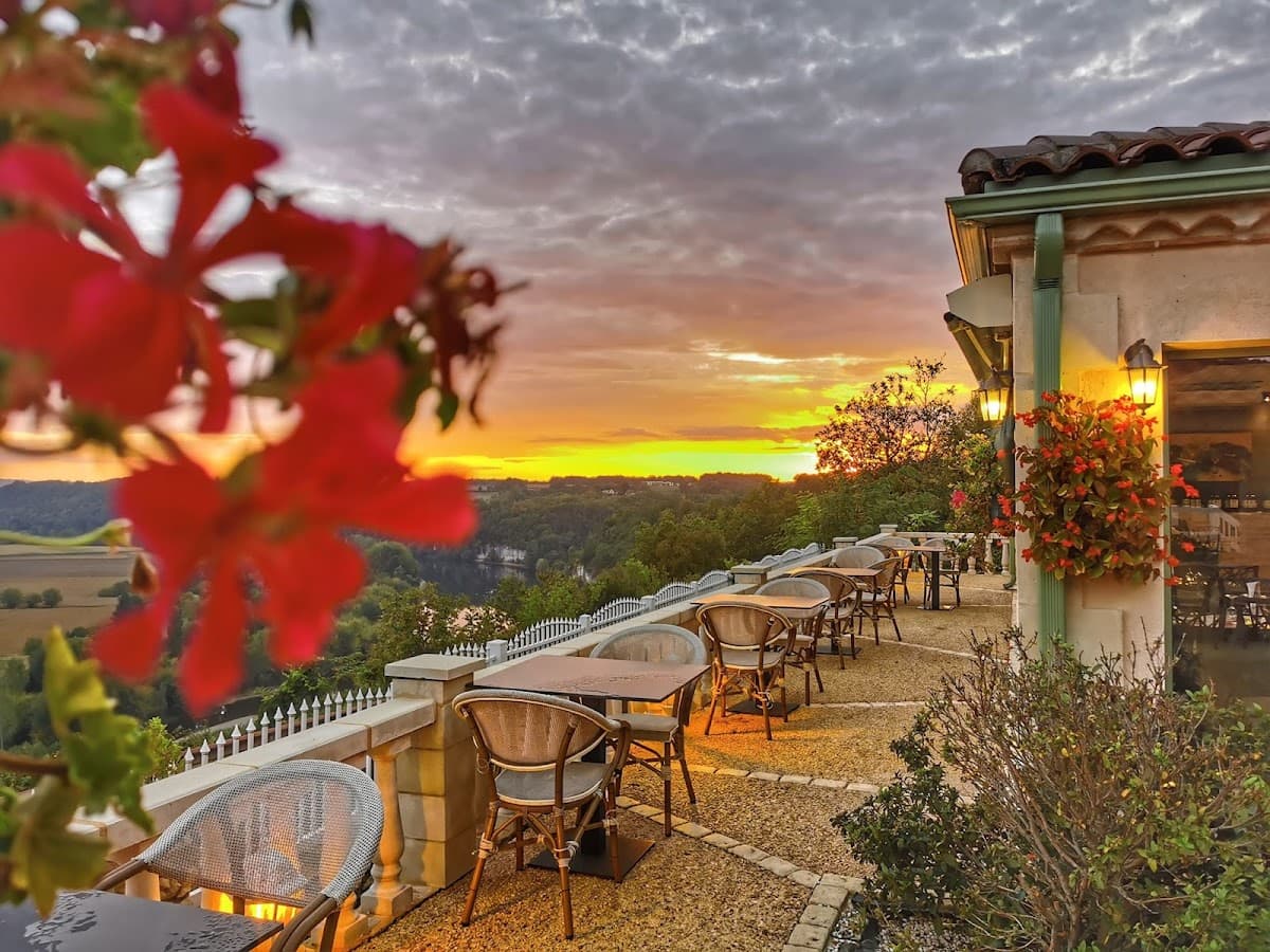 LOGIS HÔTEL RESTAURANT SPA Les Balcons de l'Espérance — destination wedding venue in 24510 Limeuil, France