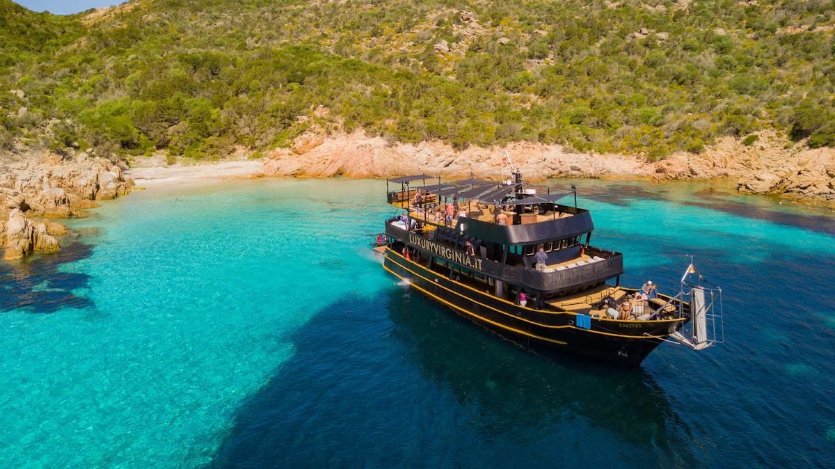 Luxury Virginia - Escursioni in Barca La Maddalena: destination wedding venue in 07021 Baja Sardinia OT, Italy